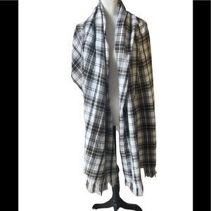 Plaid black and white blanket scarf